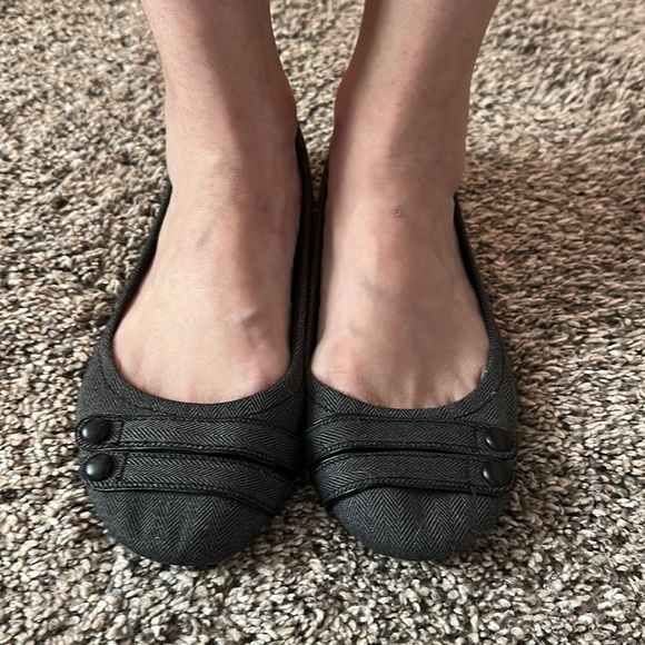 Faded Glory gray women’s adorable flats with two straps and buttons on top - Picture 6 of 6